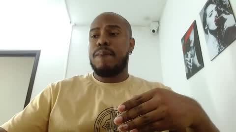 Snapshot of alessandro_hamed chatting on 4, 4, 2026 alessandro hamed online show from 4, 4, 2026