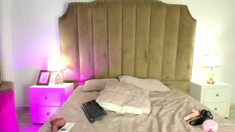 Snapshot of alessiia_moon chatting on 22, 4, 2026 Alessia online show from 22, 4, 2026