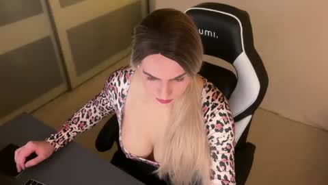 Snapshot of alevsandra87 chatting on 27, 12, 2024 Leyla Leg online show from 27, 12, 2024