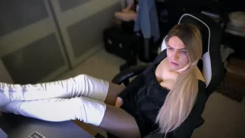 Snapshot of alevsandra87 chatting on 17, 4, 2026 Leyla Leg online show from 17, 4, 2026