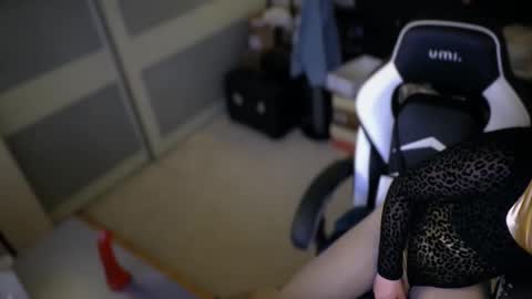 Snapshot of alevsandra87 chatting on 22, 4, 2026 Leyla Leg online show from 22, 4, 2026