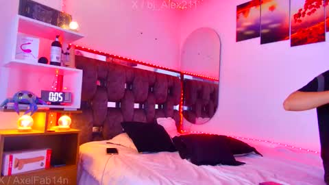 Snapshot of alex_and_fabian chatting on 9, 11, 2025 sneider online show from 9, 11, 2025