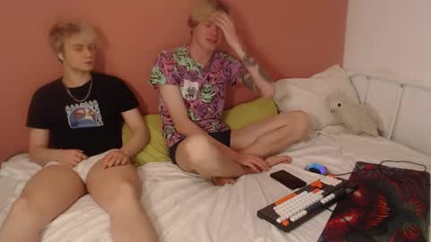 Snapshot of alex_and_oliviver chatting on 6, 5, 2026 Alex miller and Oliver sweet online show from 6, 5, 2026