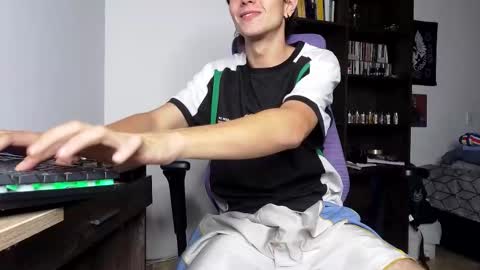 alex_connorr online show from 8, 11, 2025