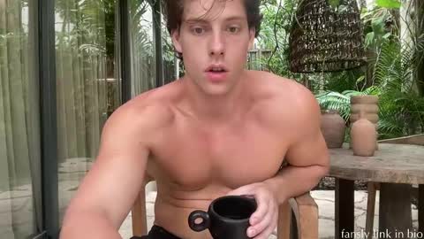 Snapshot of alex_islive chatting on 29, 5, 2026 Alex Stone online show from 29, 5, 2026