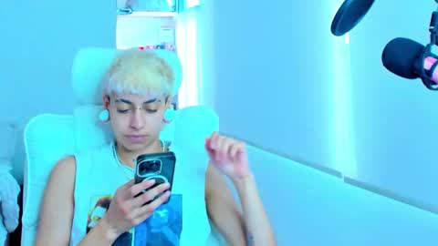 Snapshot of alex_poett chatting on 24, 11, 2025 Residente0xxx online show from 24, 11, 2025