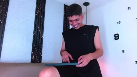 Snapshot of alex_vanz chatting on 16, 12, 2025 Alex Vanz online show from 16, 12, 2025