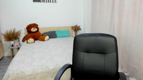 Snapshot of alexa_dolly chatting on 1, 3, 2025 Alexa online show from 1, 3, 2025