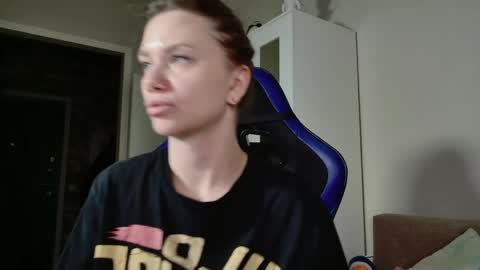 Snapshot of alexa_feels chatting on 5, 4, 2026 Little Duck homie online show from 5, 4, 2026