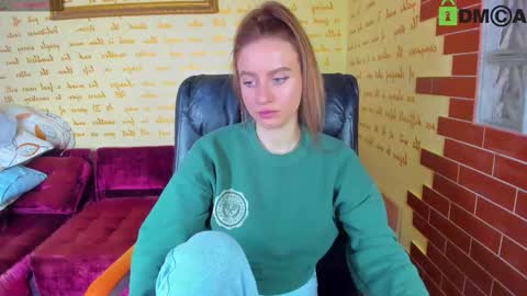 Snapshot of alexa_glory chatting on 4, 12, 2025 Alexa online show from 4, 12, 2025