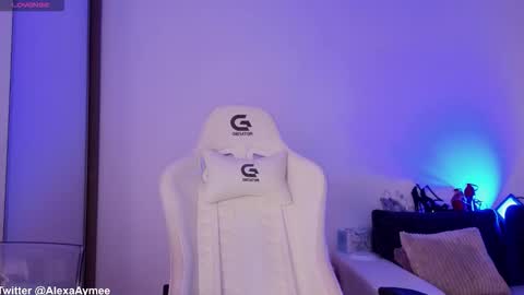 Snapshot of alexaaimee chatting on 30, 10, 2025 Alexa online show from 30, 10, 2025