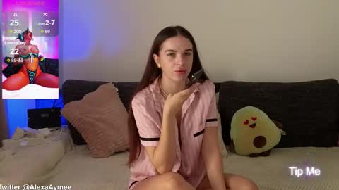 Snapshot of alexaaimee chatting on 4, 12, 2025 Alexa online show from 4, 12, 2025