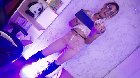 Snapshot of alexaavandercloude chatting on 14, 4, 2026 alexaavandercloude online show from 14, 4, 2026