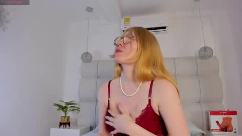 Snapshot of alexahandler chatting on 28, 4, 2026 Alexa Handler online show from 28, 4, 2026