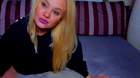 Snapshot of alexalavibes chatting on 19, 4, 2026 AlexaLaVibes online show from 19, 4, 2026