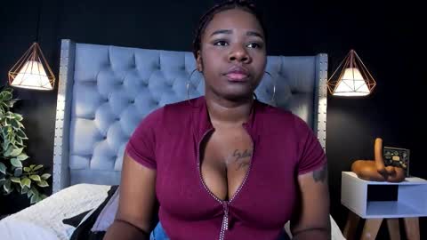 Snapshot of alexamora__ chatting on 2, 11, 2025 C A M I L A online show from 2, 11, 2025