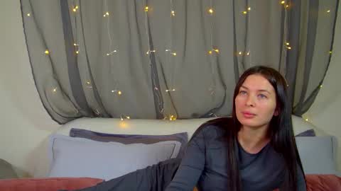 Snapshot of alexandrabloom chatting on 12, 11, 2025 AlexandraBloom online show from 12, 11, 2025