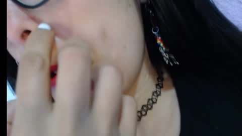 alexandrasaen online show from 6, 11, 2025