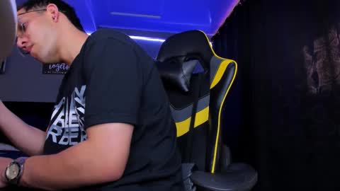 alexgiraldo__ online show from 21, 10, 2025