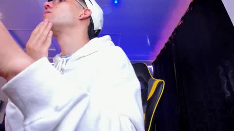 alexgiraldo__ online show from 21, 11, 2025