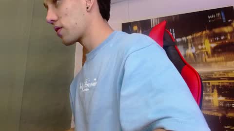 Snapshot of alexgiraldo__ chatting on 6, 5, 2026 alexgiraldo__ online show from 6, 5, 2026
