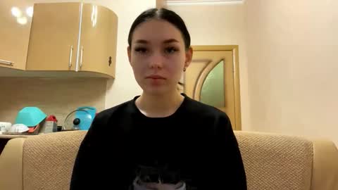 Snapshot of alexisschiess chatting on 3, 11, 2025 Karolina online show from 3, 11, 2025