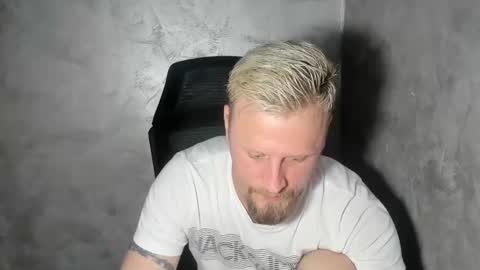 Snapshot of alexyno2020 chatting on 13, 3, 2026 alexyno2022 ONLYFANS online show from 13, 3, 2026