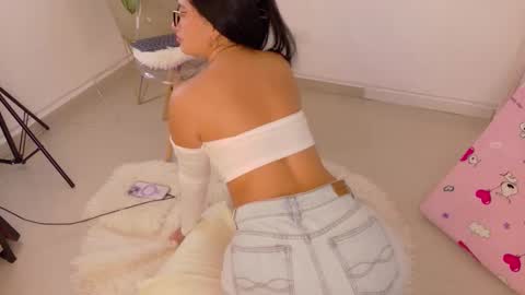 Snapshot of alia_peach_ chatting on 3, 12, 2025 Alia online show from 3, 12, 2025