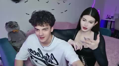 Snapshot of alice118james chatting on 16, 10, 2025 alice and james online show from 16, 10, 2025