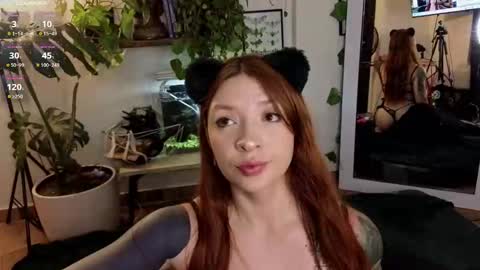 Snapshot of alice_baudelaire chatting on 7, 10, 2025 Alicia online show from 7, 10, 2025