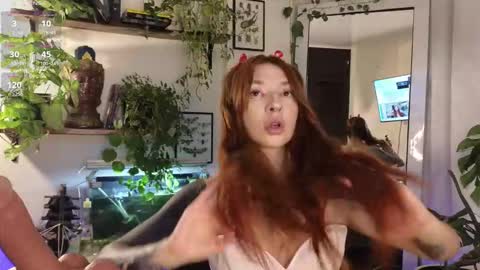 Snapshot of alice_baudelaire chatting on 4, 11, 2025 Alicia online show from 4, 11, 2025