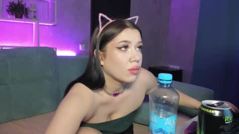 Snapshot of alice_diva chatting on 16, 1, 2025 Alice GMT2 Mon 3-9 AM Tue 3-9 AM Fri 3-9 AM Sat 3-9 AM Sun 3-9 AM online show from 16, 1, 2025