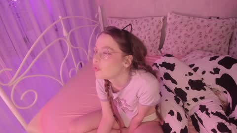 Snapshot of alice_kinky_girl chatting on 7, 12, 2024 Alice online show from 7, 12, 2024