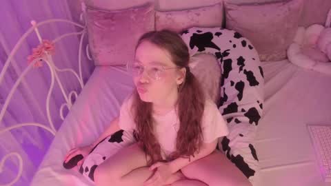 Snapshot of alice_kinky_girl chatting on 1, 3, 2025 Alice online show from 1, 3, 2025