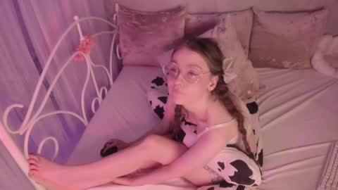 Snapshot of alice_kinky_girl chatting on 6, 3, 2025 Alice online show from 6, 3, 2025