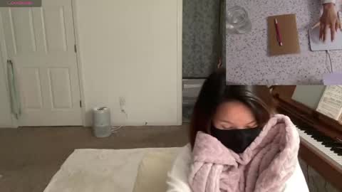 Snapshot of alice_lee18 chatting on 13, 4, 2026 Alice Lee online show from 13, 4, 2026