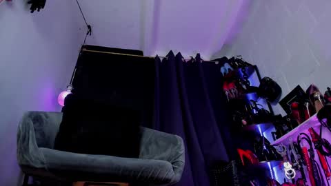 Snapshot of alice_leroy chatting on 3, 1, 2025 Mistress Alice. online show from 3, 1, 2025