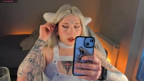 Snapshot of alice_moonshard chatting on 3, 4, 2026 Alice online show from 3, 4, 2026