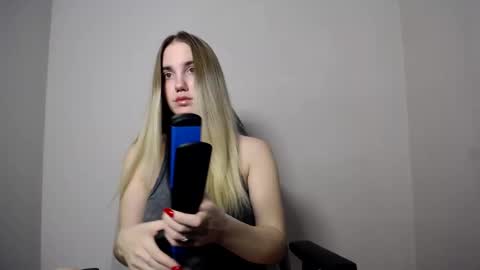 Snapshot of alice_rays_ chatting on 16, 12, 2025 Alice online show from 16, 12, 2025