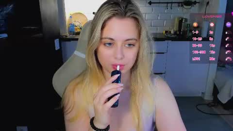 Snapshot of alice_wander chatting on 17, 6, 2026 Alice online show from 17, 6, 2026