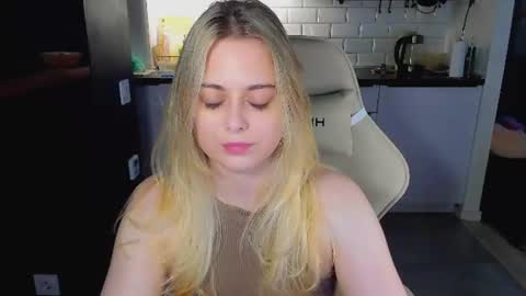 Snapshot of alice_wander chatting on 25, 6, 2026 Alice online show from 25, 6, 2026
