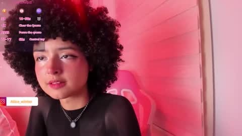 Snapshot of alice_wiinter chatting on 19, 12, 2025 Alice online show from 19, 12, 2025