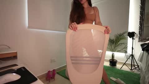 Snapshot of alicealberts chatting on 10, 9, 2025 alicealberts online show from 10, 9, 2025