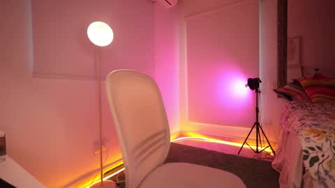 Snapshot of alicealberts chatting on 13, 9, 2025 alicealberts online show from 13, 9, 2025