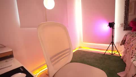 Snapshot of alicealberts chatting on 14, 9, 2025 alicealberts online show from 14, 9, 2025