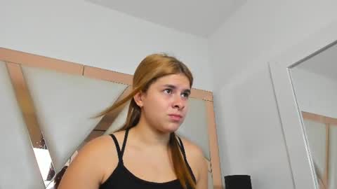 Snapshot of alicecruuz chatting on 8, 7, 2026 AliceCruz online show from 8, 7, 2026