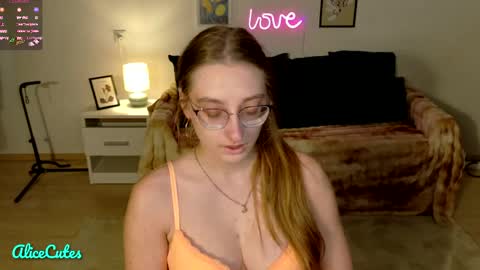 Snapshot of alicecutes chatting on 7, 4, 2026 AliceCutes online show from 7, 4, 2026