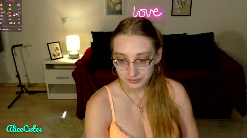 Snapshot of alicecutes chatting on 11, 4, 2026 AliceCutes online show from 11, 4, 2026