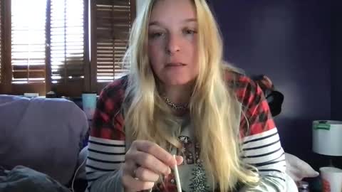 Snapshot of aliceinsmuttyland chatting on 16, 12, 2025 Alice online show from 16, 12, 2025