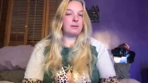 Snapshot of aliceinsmuttyland chatting on 17, 12, 2025 Alice online show from 17, 12, 2025